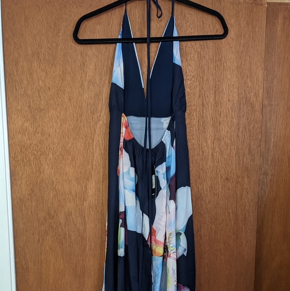 Fashion Nova backless dress - Picture 4 of 5